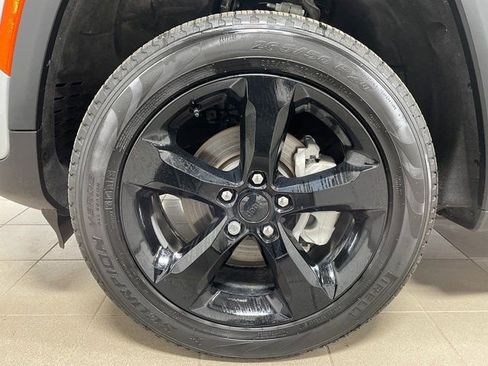 Used 2024 Jeep Grand Cherokee Limited w/ Black Appearance Package AWD/4WD image 7