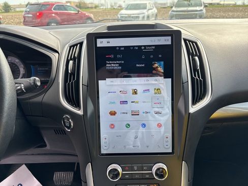 Used 2024 Ford Edge SEL image 33