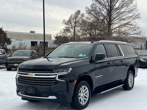 Used 2024 Chevrolet Suburban LT image 5