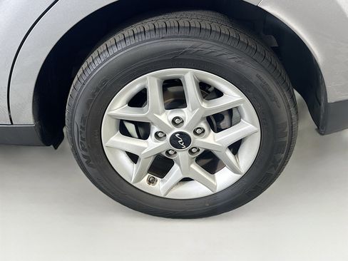 Used 2025 Kia Soul LX w/ LX Technology Package FWD image 11