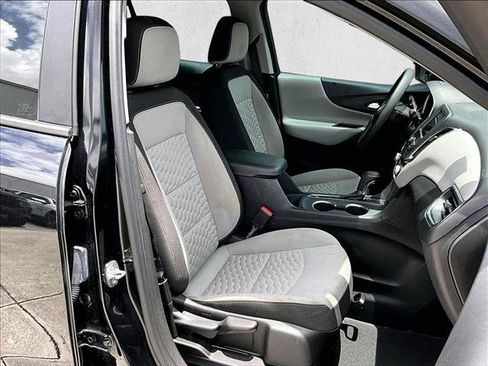 Used 2021 Chevrolet Equinox LS FWD image 9