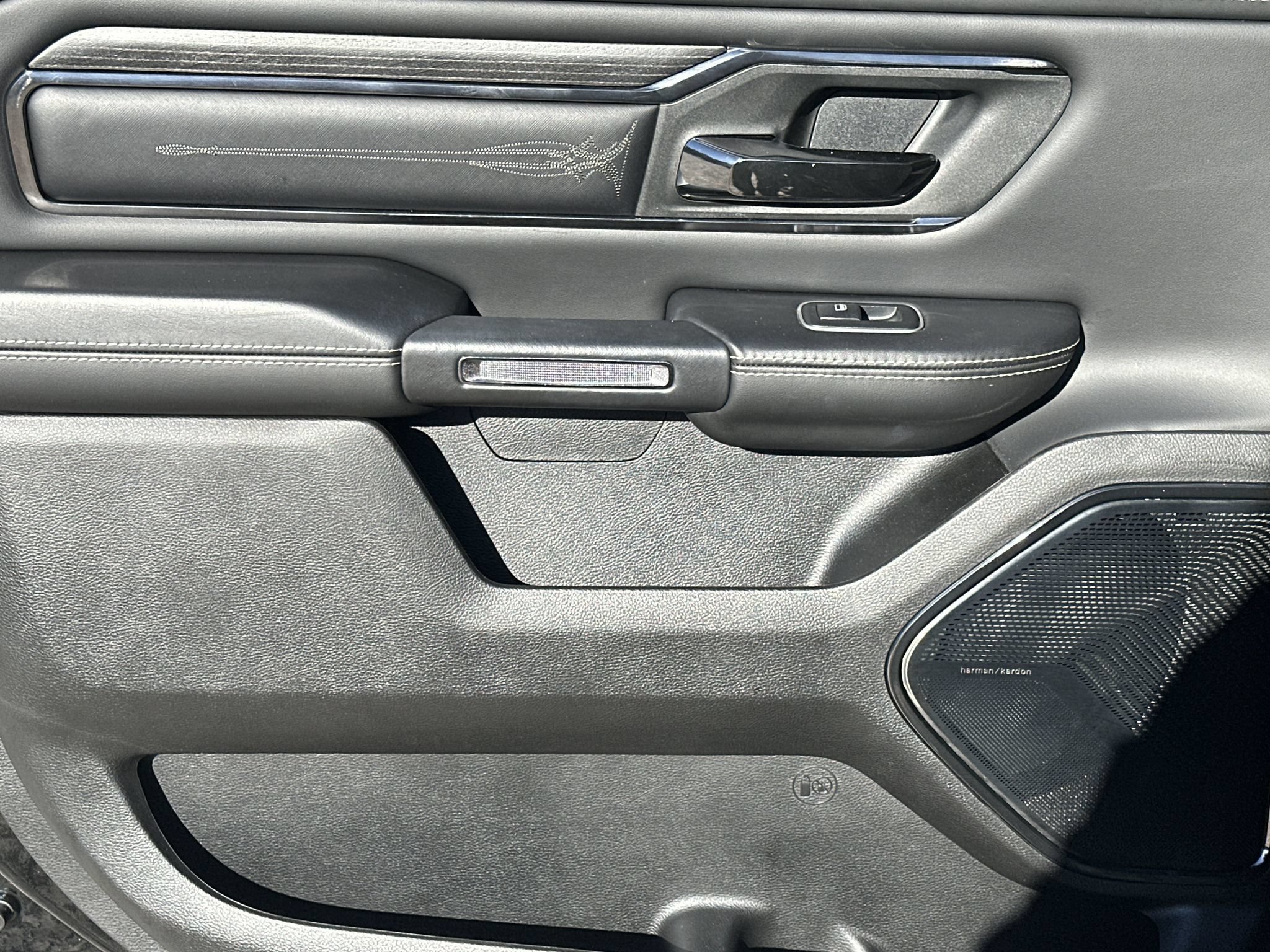 Used 2022 RAM 1500 Limited AWD/4WD image 21