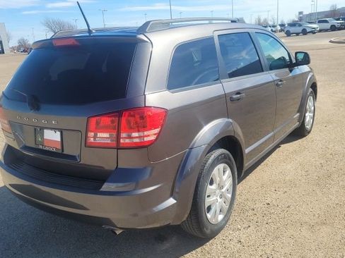 Used 2019 Dodge Journey SE image 6