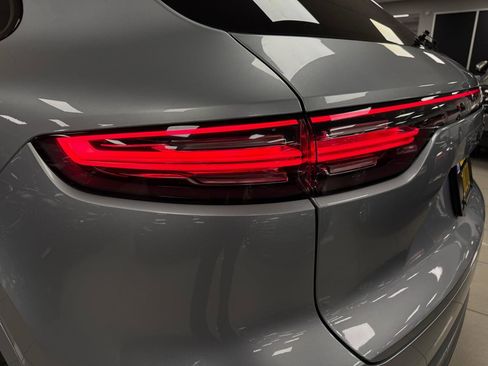 Used 2020 Porsche Cayenne image 37