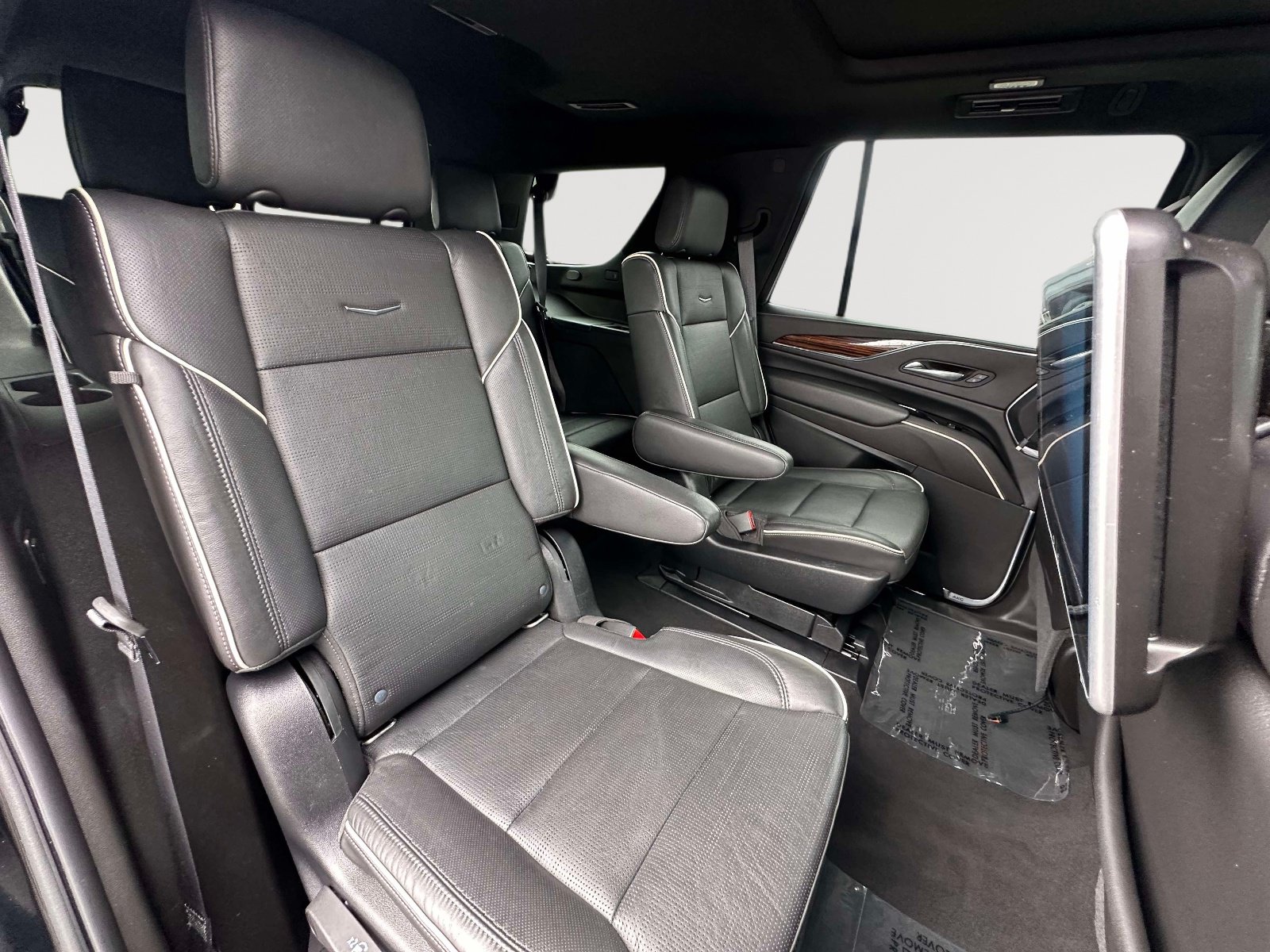 Used 2021 Cadillac Escalade Premium Luxury AWD/4WD image 30