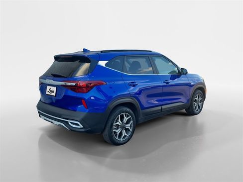 Used 2023 Kia Seltos EX image 4