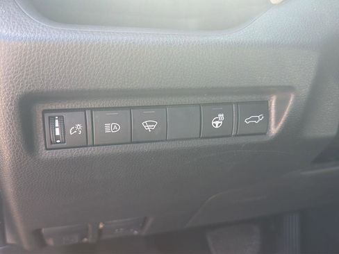 Used 2019 Toyota RAV4 XLE Premium w/ Cold Weather Package AWD/4WD image 21