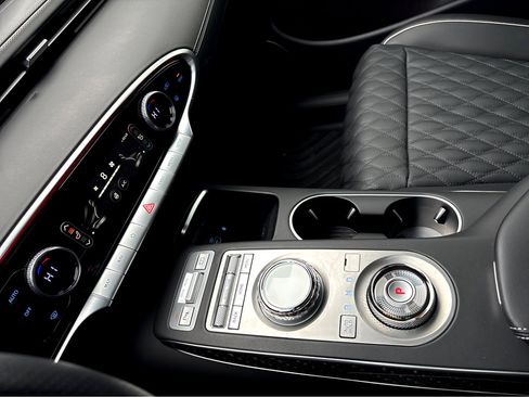 Used 2025 Genesis GV70 3.5T Sport w/ Sport Prestige Package image 15