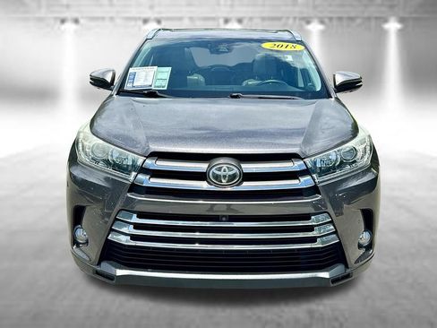 Used 2018 Toyota Highlander Limited Platinum FWD image 2