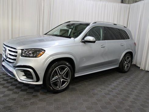 New 2026 Mercedes-Benz GLS 450 4MATIC image 3