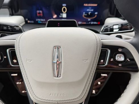 Used 2025 Lincoln Aviator Reserve w/ Equipment Group 201A AWD/4WD image 17