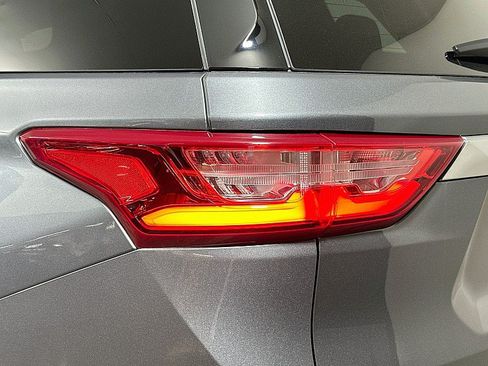 Used 2020 Chevrolet Traverse LS FWD image 32