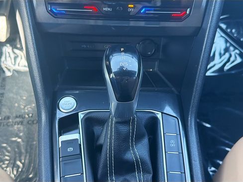 Used 2023 Volkswagen Tiguan SE AWD/4WD image 24