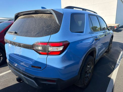 Used 2024 Honda Pilot TrailSport image 4