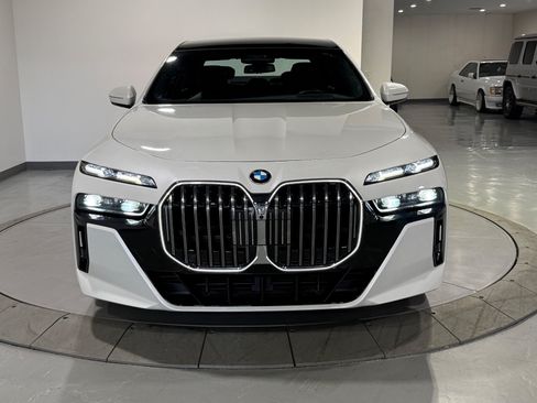 Used 2023 BMW 760i xDrive w/ Executive Package AWD/4WD image 5