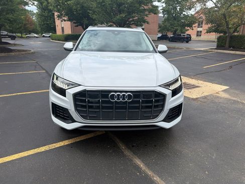 Used 2023 Audi Q8 Premium w/ Convenience Package AWD/4WD image 2
