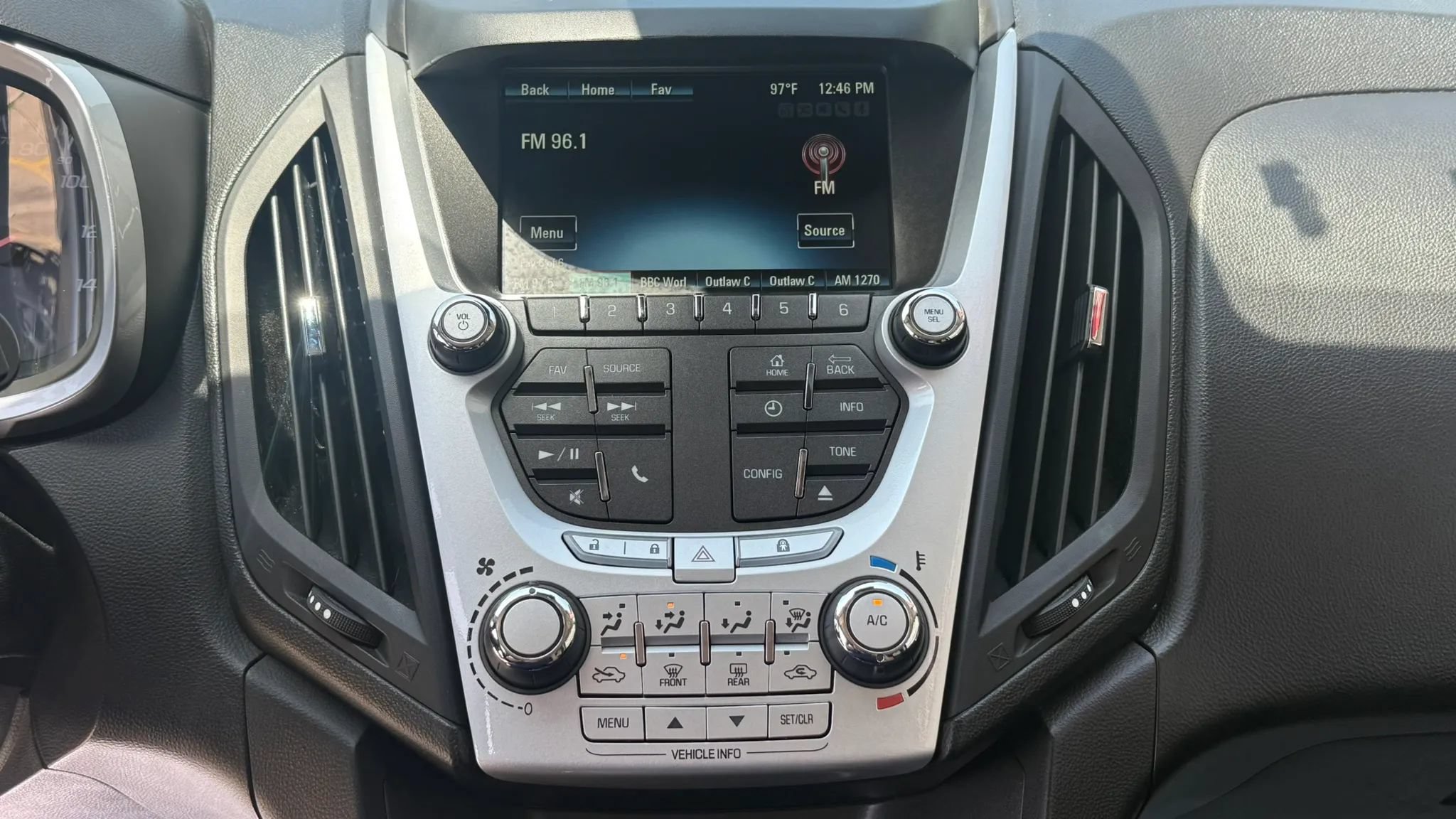 Used 2015 Chevrolet Equinox LT w/ Driver Convenience Package AWD/4WD image 17