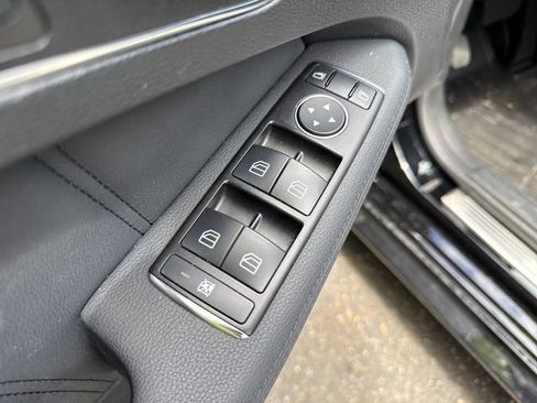 Used 2013 Mercedes-Benz E 350 4MATIC Sedan image 26