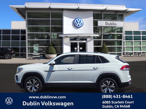 Used 2024 Volkswagen Atlas Cross Sport SE FWD image 7