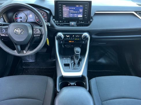 Used 2021 Toyota RAV4 LE AWD/4WD image 4