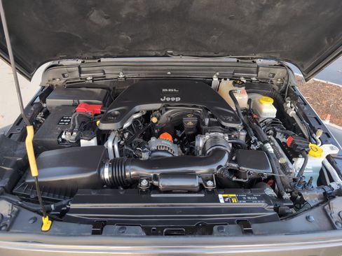 Used 2019 Jeep Wrangler Sport image 32