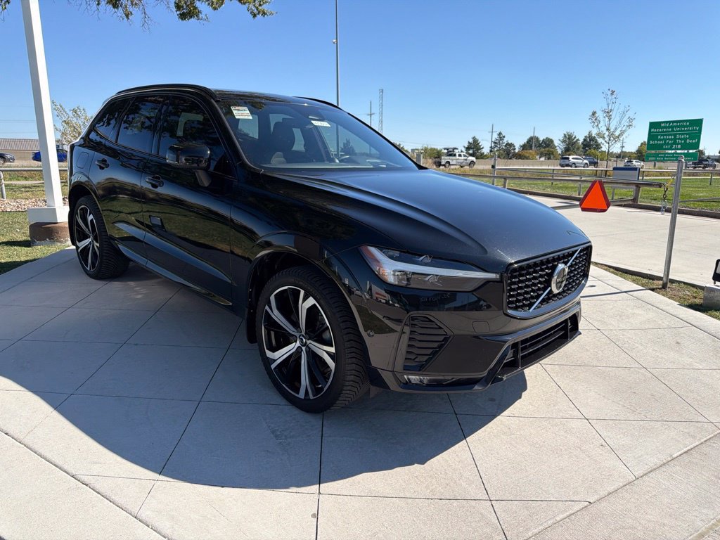 Used 2022 Volvo XC60 B6 R-Design w/ Advanced Package AWD/4WD image 2