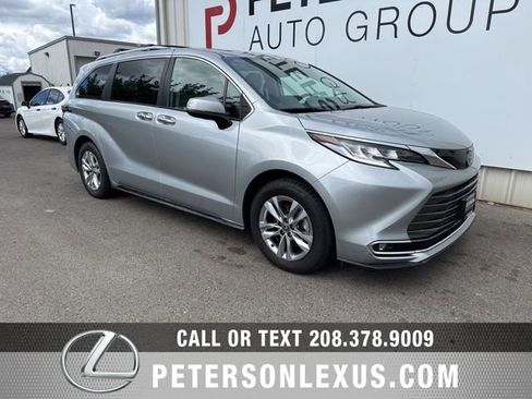 Used 2022 Toyota Sienna Limited AWD/4WD image 2