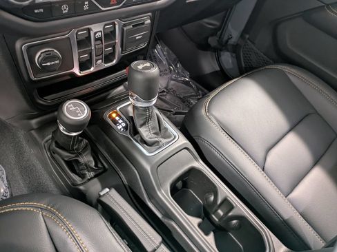 Used 2026 Jeep Wrangler Unlimited Sahara AWD/4WD image 14