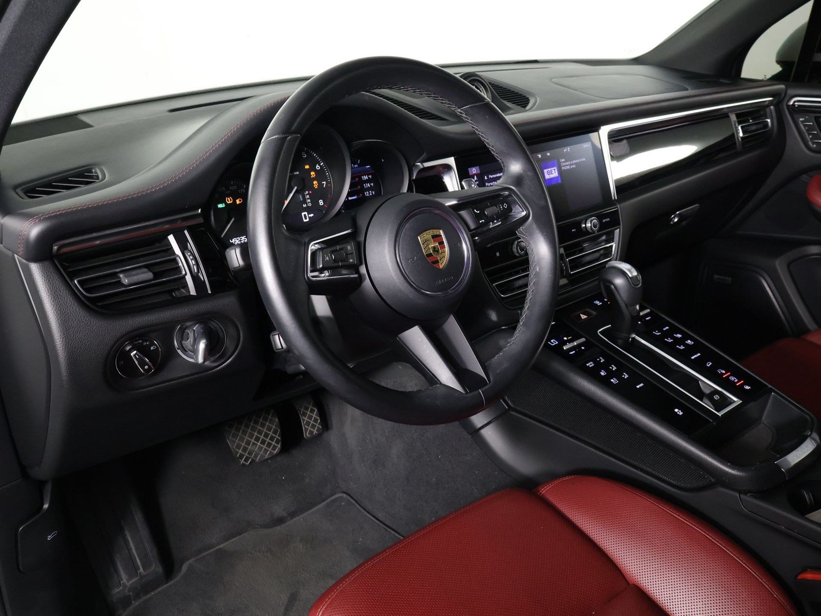 Certified 2023 Porsche Macan AWD/4WD image 4