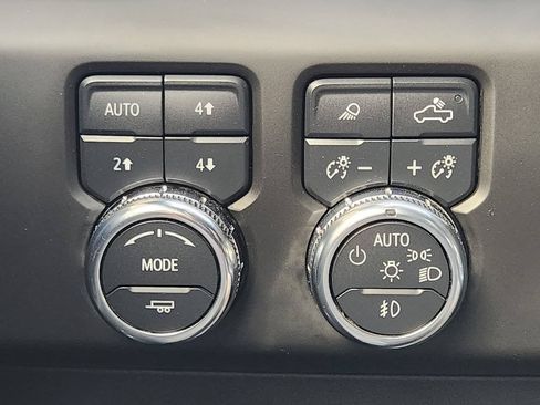 Certified 2022 GMC Sierra 1500 AT4 w/ AT4 Premium Package AWD/4WD image 21