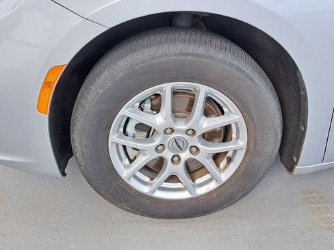 Used 2023 Chrysler Pacifica Touring-L FWD image 35
