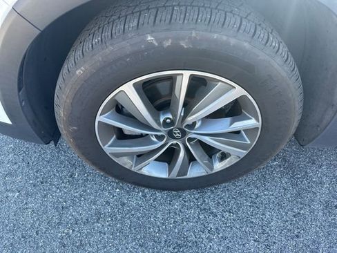 Used 2020 Hyundai Santa Fe SEL w/ Convenience Package image 10