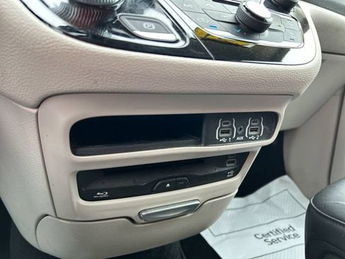 Used 2024 Chrysler Pacifica Touring-L w/ Uconnect Theater Family Group FWD image 45