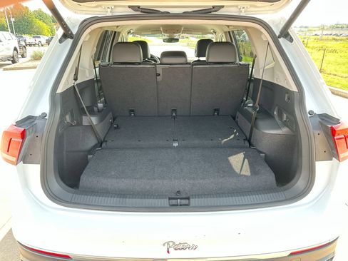 Used 2024 Volkswagen Tiguan SE image 23