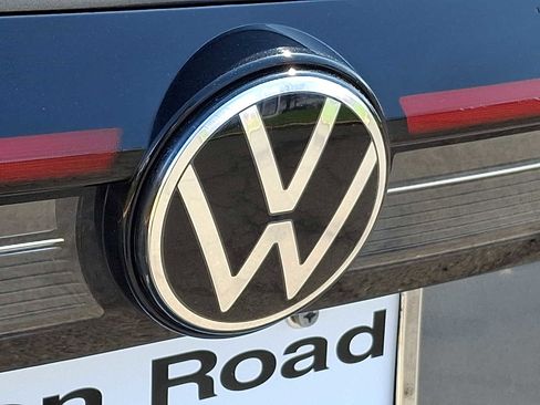 Used 2025 Volkswagen Taos SE image 28