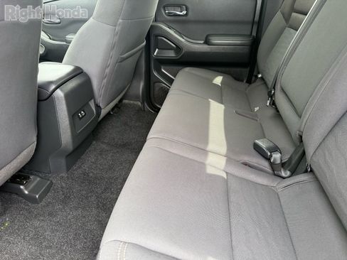 Used 2024 Nissan Frontier SV image 27