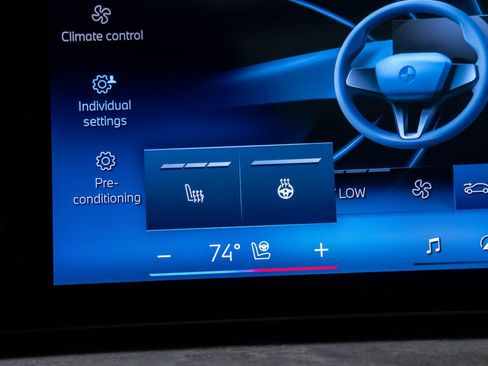 Certified 2024 BMW X5 xDrive40i w/ Premium Package image 27