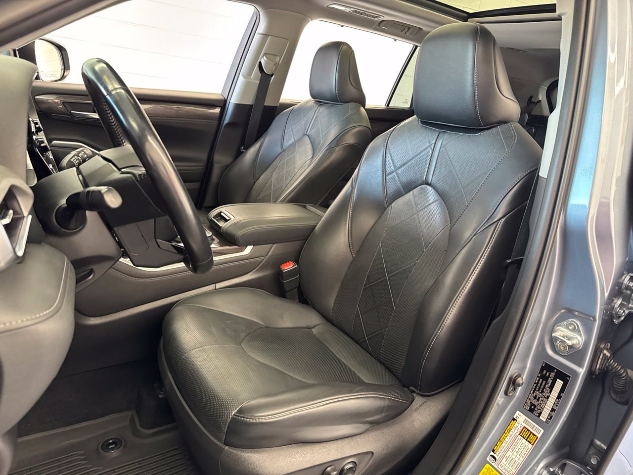 Certified 2021 Toyota Highlander Platinum AWD/4WD image 16