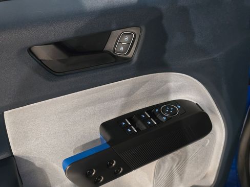 New 2025 Ford Maverick XLT w/ XLT Luxury Package FWD image 13