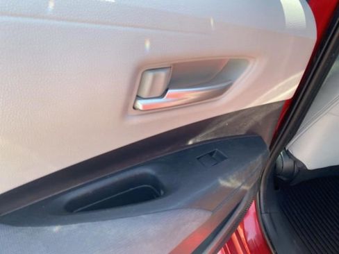 Used 2020 Toyota Corolla LE image 29