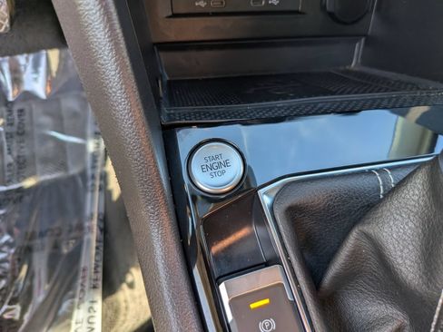 Certified 2023 Volkswagen Taos SE FWD image 24