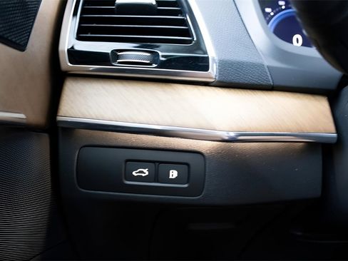 Certified 2025 Volvo XC90 T8 Plus image 23