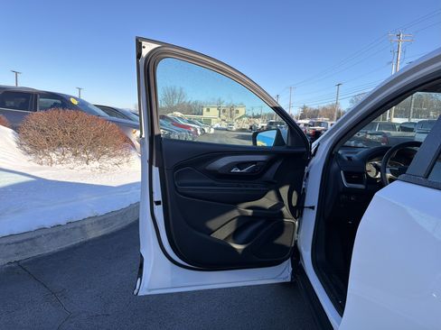 Certified 2024 GMC Terrain SLE image 11