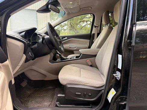 Used 2018 Ford Escape SE w/ Ford Safe & Smart Package FWD image 10
