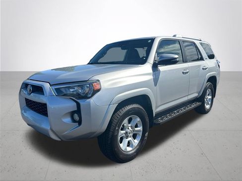 Used 2017 Toyota 4Runner SR5 Premium AWD/4WD image 2