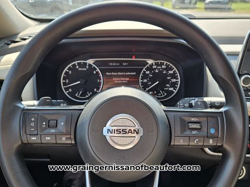 Used 2021 Nissan Rogue SV image 11