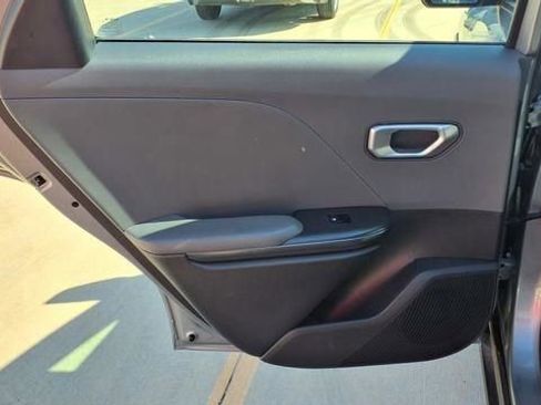 Used 2025 Kia K4 LXS image 19