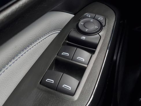 Used 2025 Chevrolet Trax LT FWD image 23