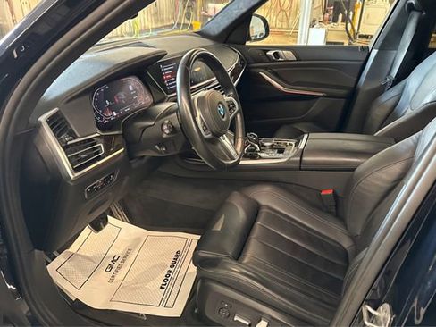 Used 2022 BMW X7 xDrive40i w/ M Sport Package image 9