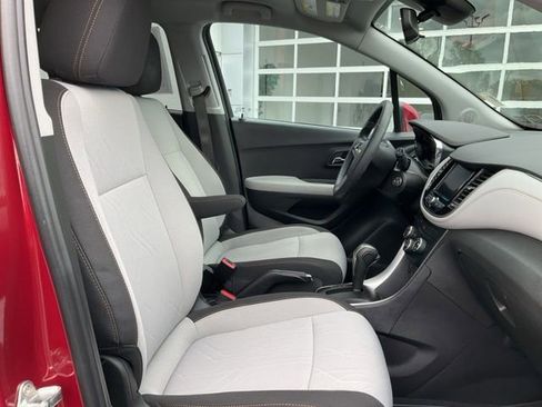 Used 2020 Chevrolet Trax LT AWD/4WD image 18